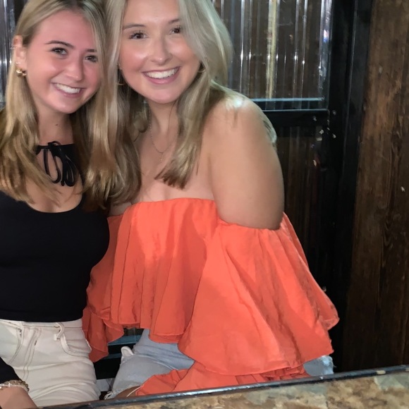 Pretty little thing orange crop top - Picture 2 of 4